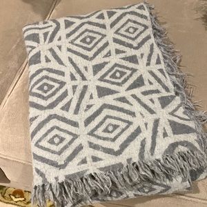 Aritzia Wilfred blanket scarf
